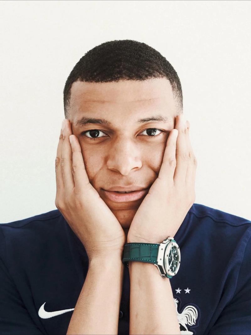 姆巴佩调侃破坏点球点：对方支撑脚要是打滑，我们就赚到了（姆巴佩打趣：弄坏点球点若让对手支撑脚打滑，我们就占便宜）