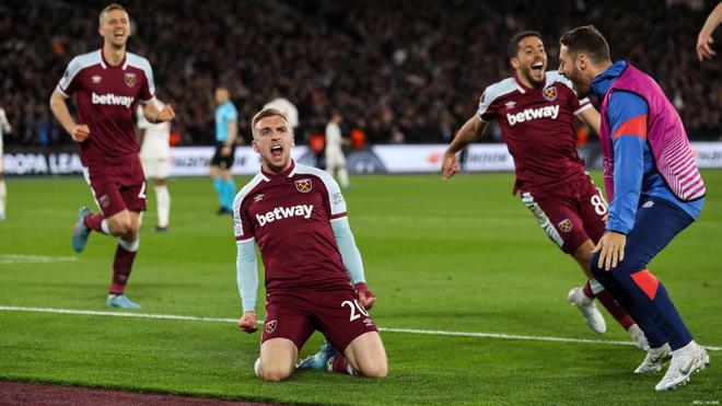 湖人板凳哑火半场仅得7分，马刺三大板凳合砍29分压制湖人（湖人替补熄火半场仅7分，马刺三替补合力轰29分占上风）