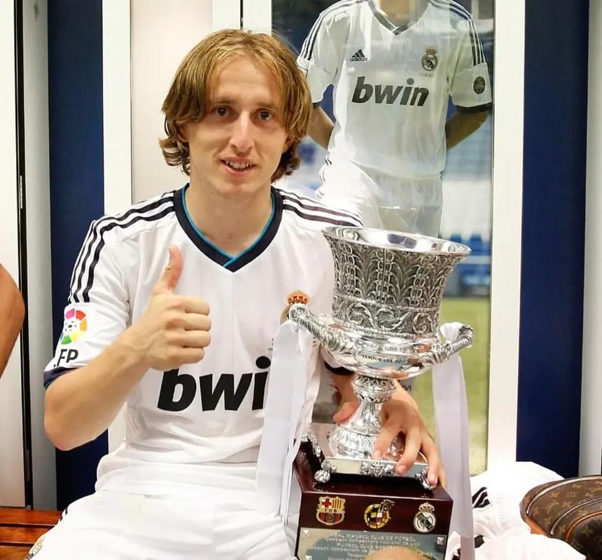 欧冠赛场精彩瞬间：皇马主场2-0取胜,（欧冠经典瞬间：皇马主场2-0告捷）