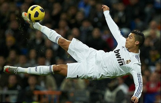 法甲战报：南野拓实一击制胜，十人摩纳哥1-0险胜巴黎（法甲快讯：南野拓实打入制胜球，十人摩纳哥1-0力克巴黎圣日耳曼）